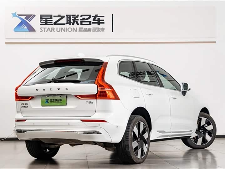 Volvo XC60 Hybrid 2025 Hybrid 4 WD — фото 7