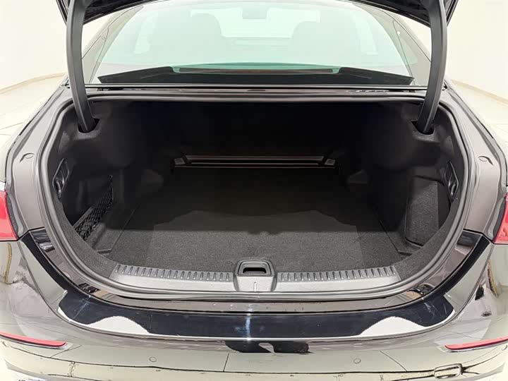 Mercedes-Benz E-Class 2024 E 260 L — фото 14