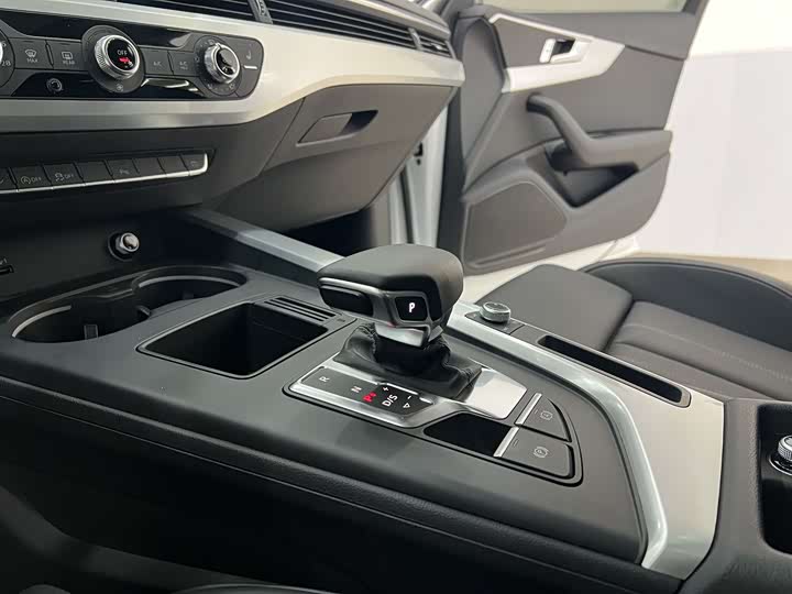 Audi A4L 40 TFSI стиль-динамик — фото 20