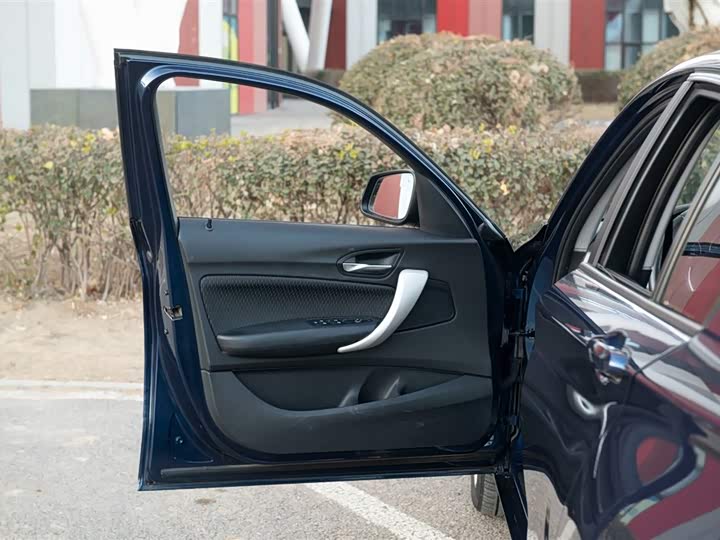 BMW 1-Series 2015 120i Leading — фото 33
