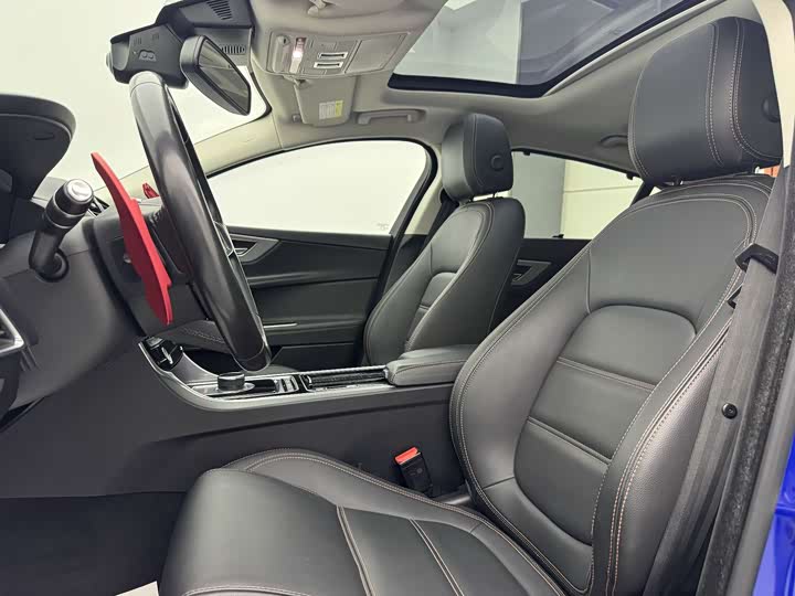 Jaguar XEL 2019 2.0 T 200 PS — фото 13