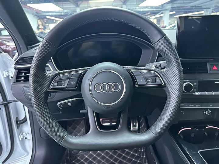 Audi A4L 40 TFSI люкс-динамик — фото 7