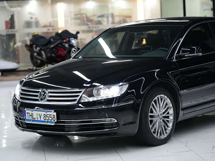 Volkswagen Phaeton — фото 29
