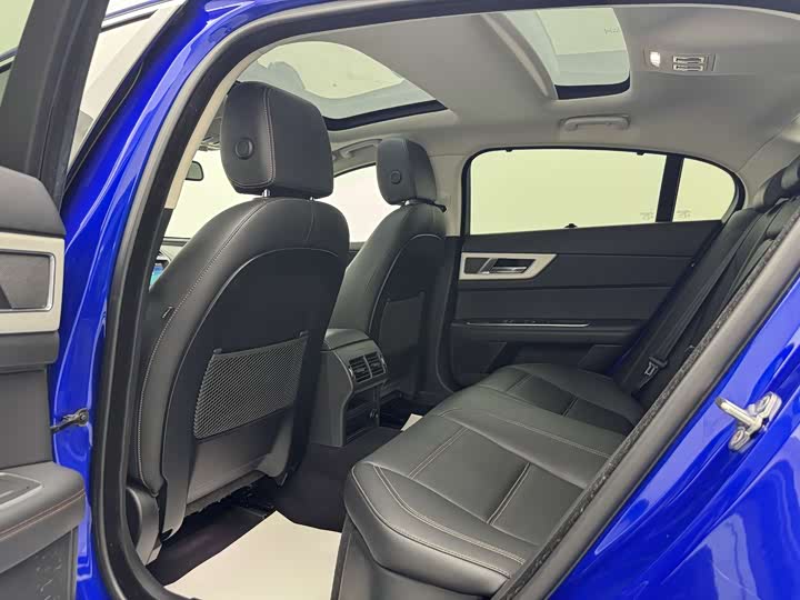 Jaguar XEL 2019 2.0 T 200 PS — фото 17