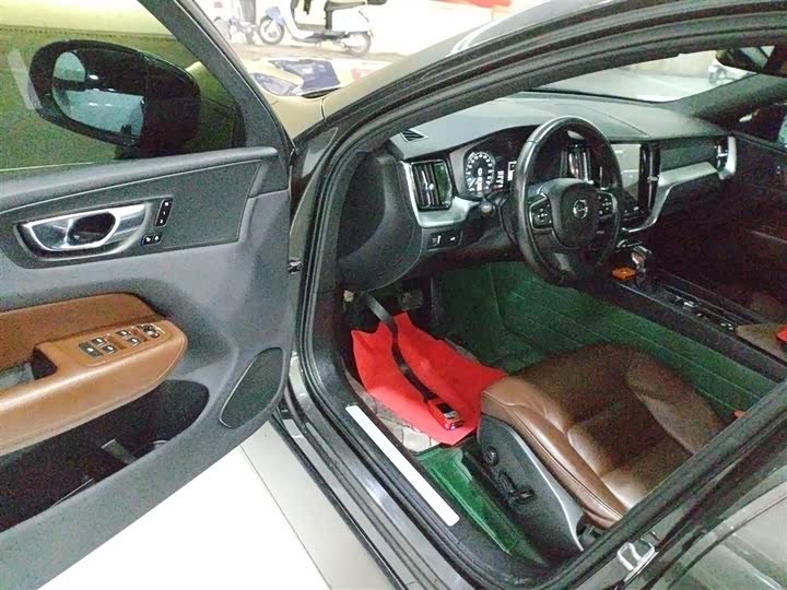 Volvo XC60 2021 T 5 4 WD — фото 16
