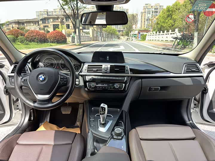 BMW 3-Series 2018 320 Li — фото 12