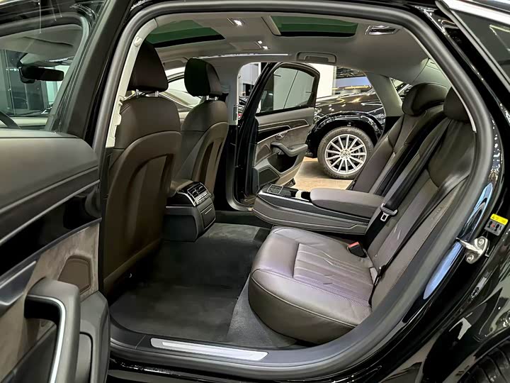Audi A8 2018 A 8 L 55 TFSI quattro — фото 8