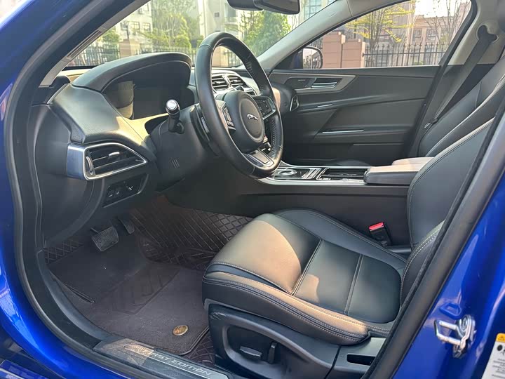 Jaguar XEL 2018 2.0 T 200 PS — фото 4