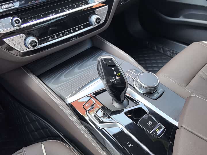 BMW 5-Series 2022 530 Li Leading M — фото 13