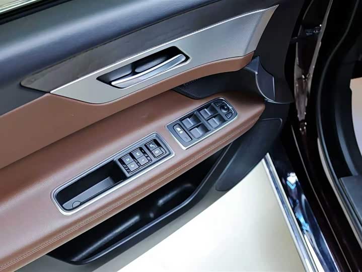 Jaguar XFL 2018 XFL 2.0 T 250 PS — фото 13