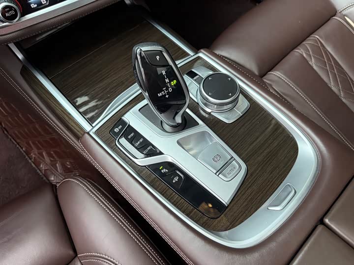 BMW 7-Series 2021 730 Li — фото 14