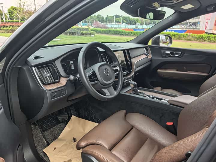 Volvo XC60 2021 T 5 4 WD — фото 4