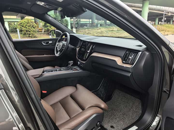 Volvo XC60 2021 T 5 4 WD — фото 7