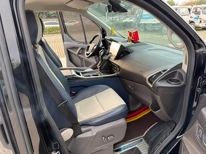 Ford Tourneo — фото 9