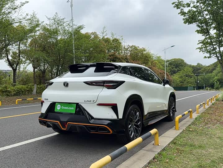 Changan UNI-T 2022 1.5 T Premium — фото 5