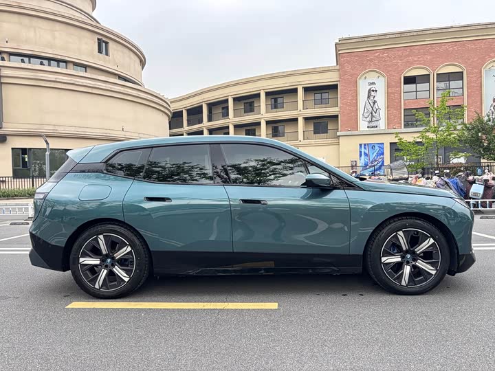 BMW i 2022 x Drive 40 — фото 4