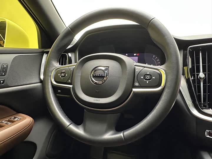 Volvo S60 2023 B 4 — фото 10