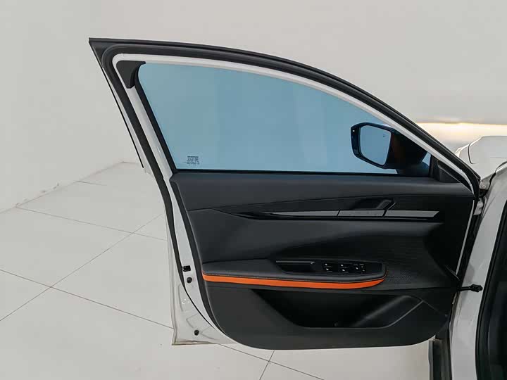 Changan UNI-V 2023 1.5 T Premium — фото 10