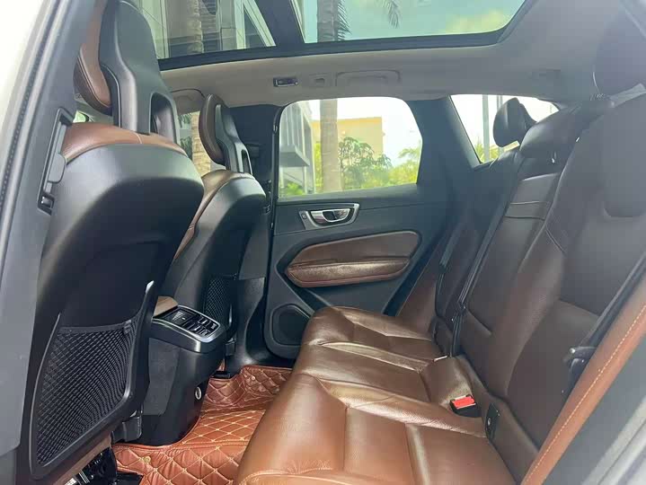 Volvo XC60 2018 T 5 4 WD — фото 15