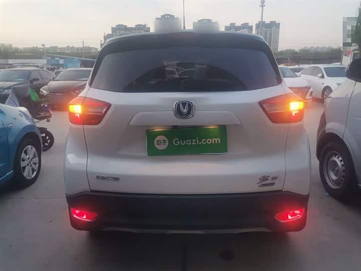 Changan CS15 2016 1.5 L MT — фото 6