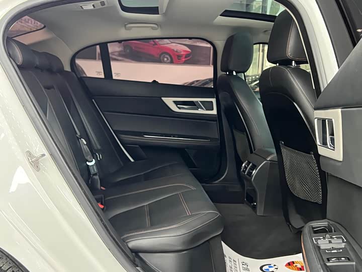 Jaguar XEL 2018 2.0 T 200 PS — фото 12