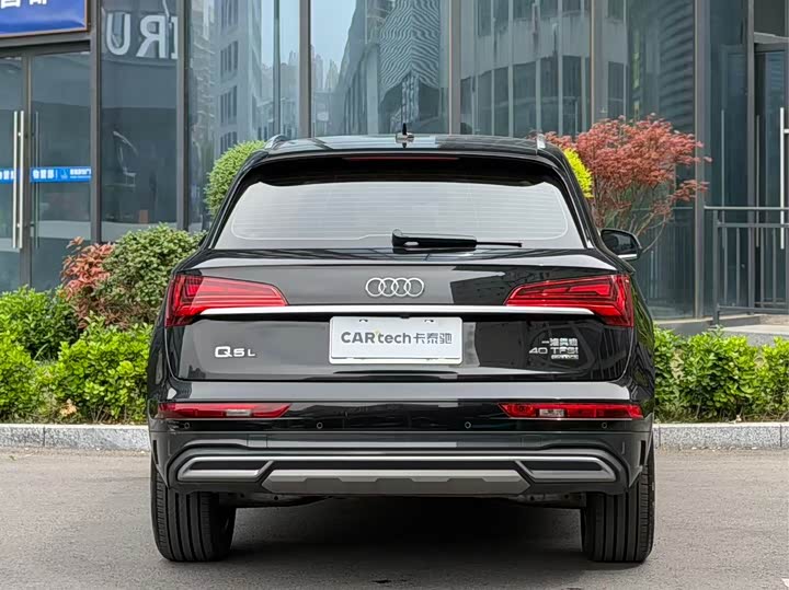 Audi Q5L 2022 40 T — фото 3
