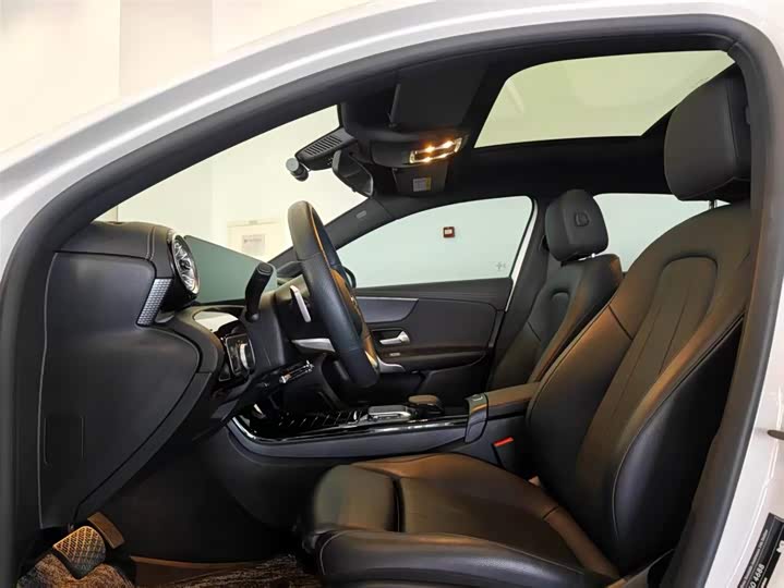 Mercedes-Benz A-Class 2022 A 200 L — фото 10