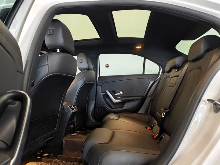 Mercedes-Benz A-Class 2022 A 200 L — фото 11