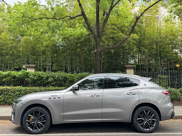 Maserati Levante 2022 3.0 T Modena — фото 3