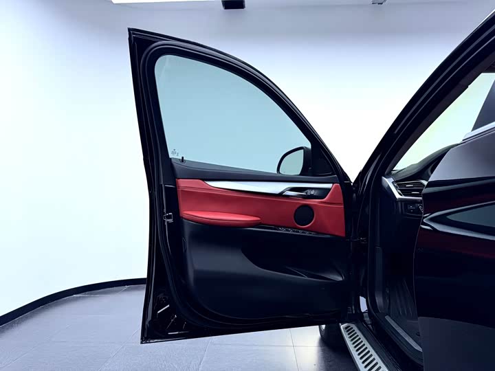 BMW X6 2017 x Drive 35i Leading — фото 18