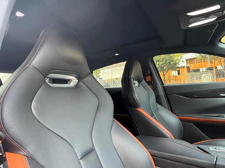 Changan UNI-V 2023 1.5 T Premium — фото 17