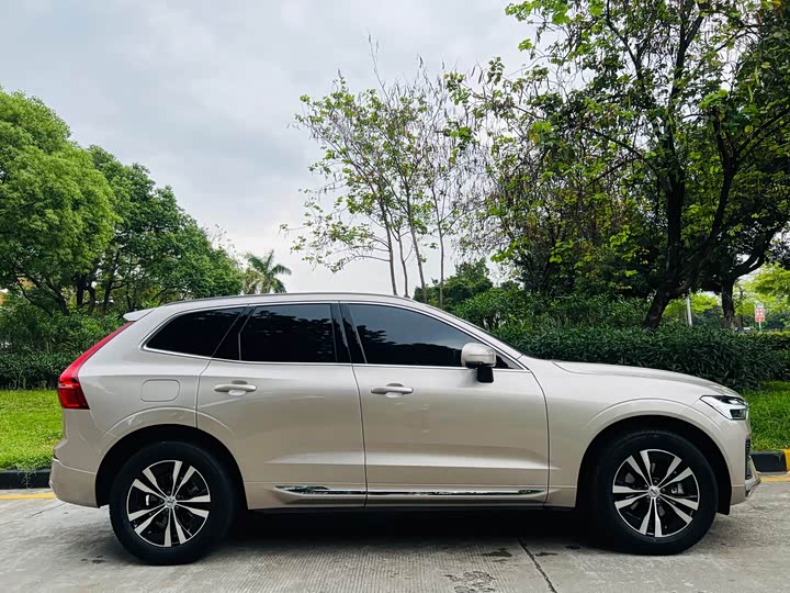 Volvo XC60 2025 B 5 4 WD — фото 8