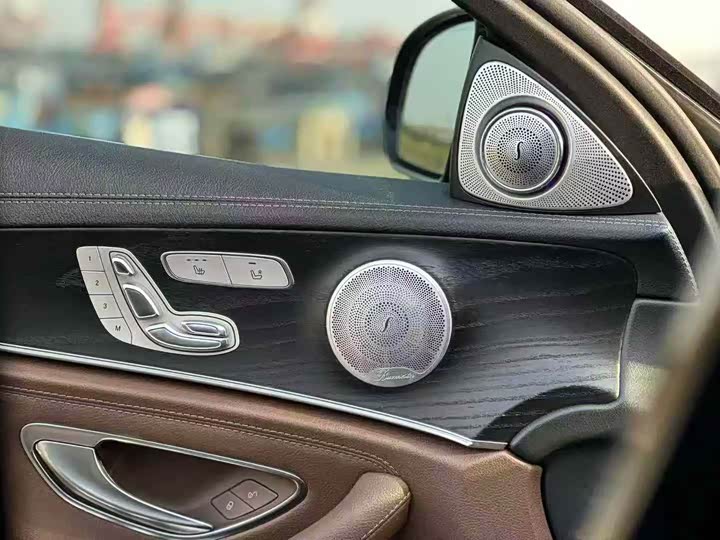 Mercedes-Benz E-Class 2019 E 300 L Luxury — фото 4
