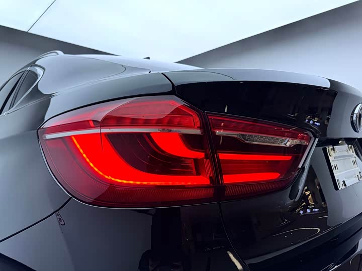 BMW X6 2017 x Drive 35i Leading — фото 9