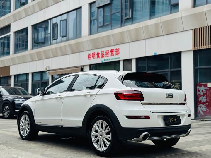 Qoros 3 2015 SUV 1.6 T AT — фото 6