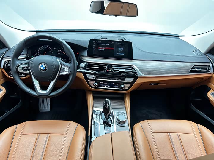 BMW 6-Series 2019 630i — фото 15
