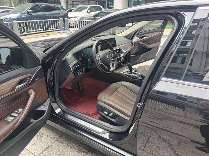 BMW 5 Series 530Le люкс-пакет — фото 9