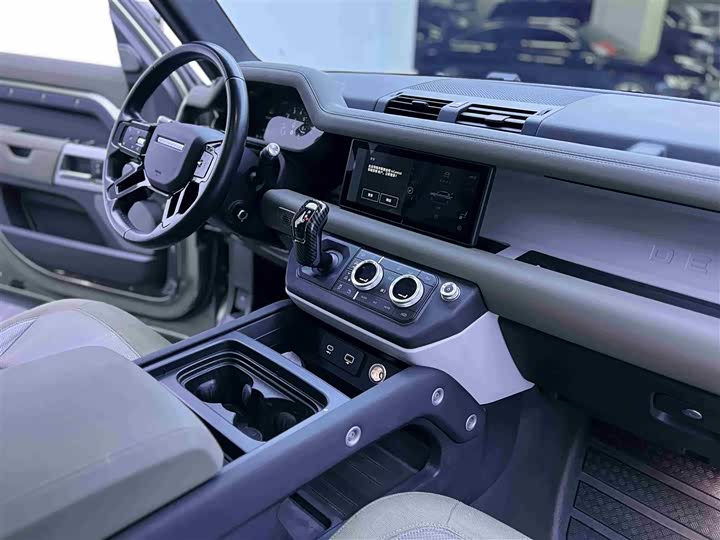 Land Rover Defender — фото 12