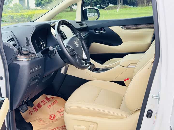 Toyota Alphard — фото 10
