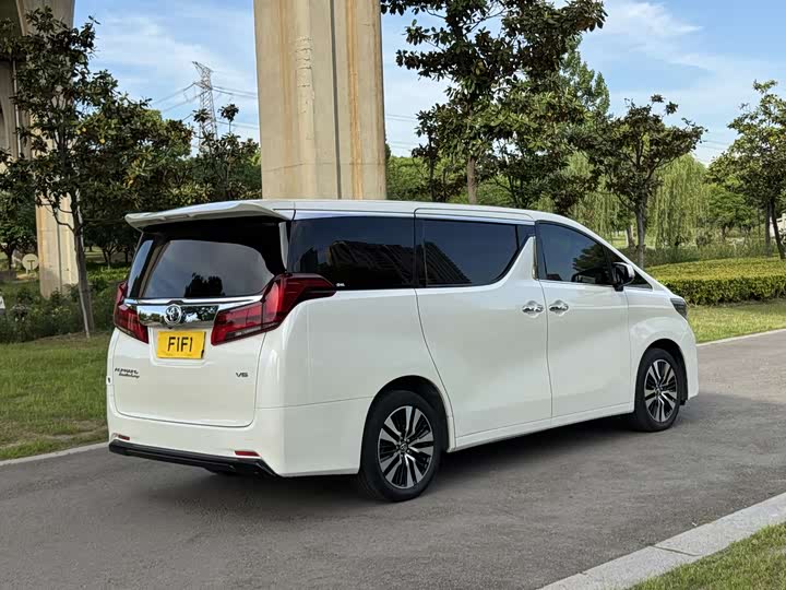 Toyota Alphard — фото 3