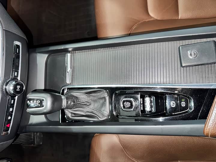 Volvo XC60 2020 T 5 4 WD — фото 26