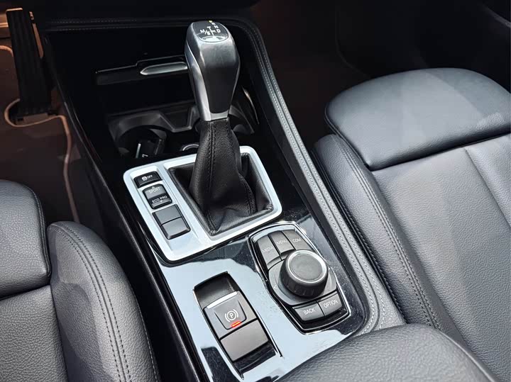 BMW 1-Series 2018 118i Sport — фото 15
