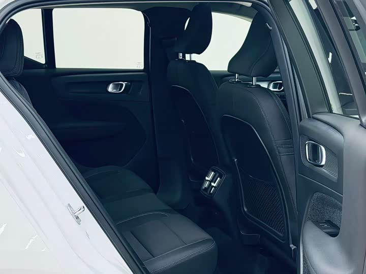 Volvo XC40 2022 T 4 WD — фото 12