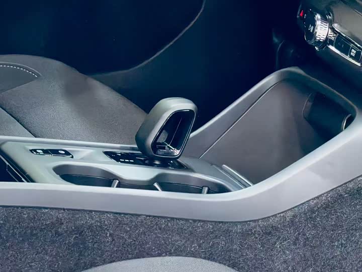 Volvo XC40 2022 T 4 WD — фото 21