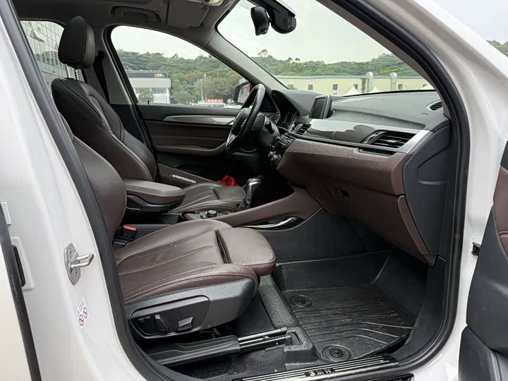 BMW X1 2019 s Drive 18 Li — фото 10