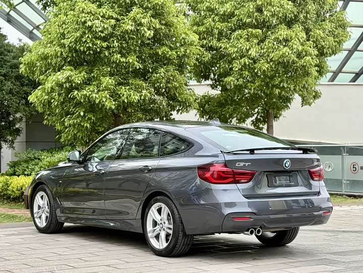 BMW 3-Series 2019 320i MSport — фото 7