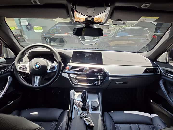 BMW 5 Series 540i M спортпакет — фото 9