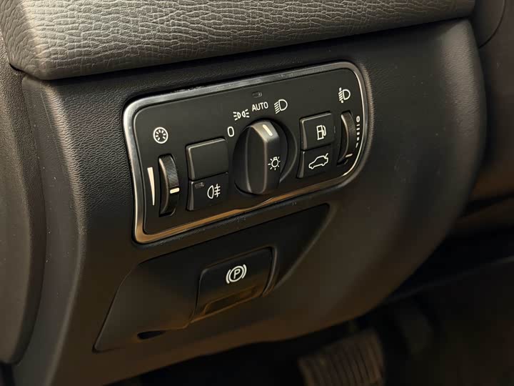 Volvo XC60 2016 T 5 — фото 8