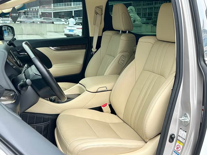 Toyota Vellfire — фото 12
