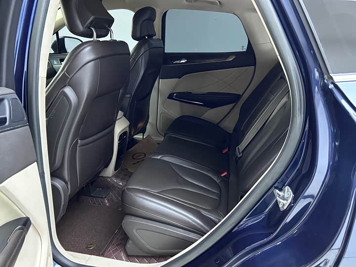 Lincoln MKC 2017 2.0 T 4 WD — фото 9